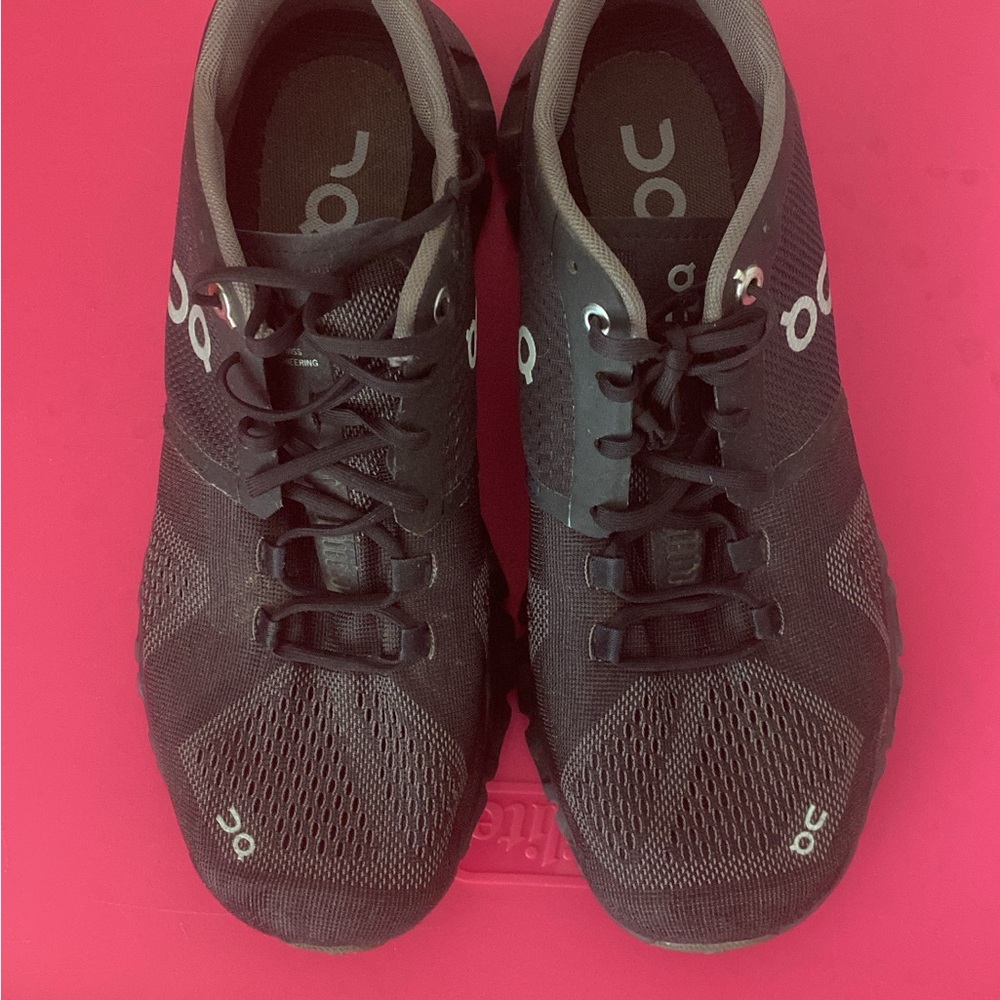 On Running Charcoal/Black Athletic Shoes (7.5 women’s)